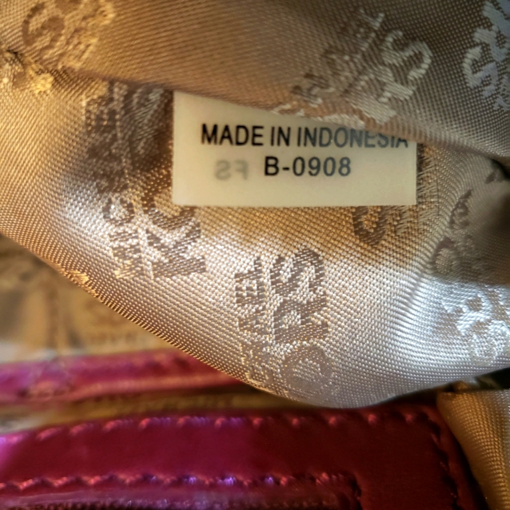 NEW MICHAEL KORS SHOULDER HANDBAG. NWOT